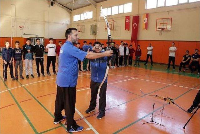 Çocuklar Okçuluk Sporuyla Stres Atıyor