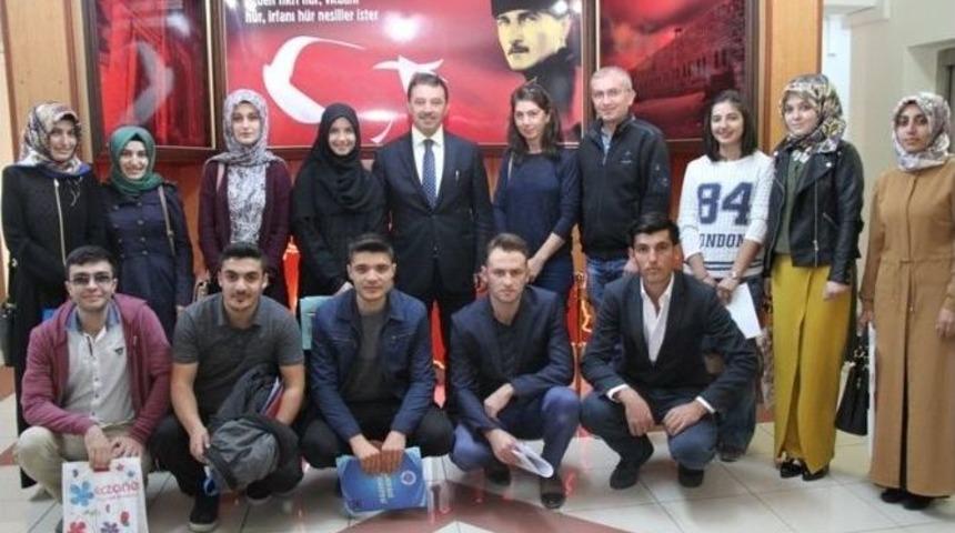 Erzurum&rsquo;a Ataması Yapılan &Ouml;ğretmenler &Ccedil;i&ccedil;eklerle Karşılandı