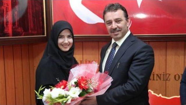 Erzurum&rsquo;a Ataması Yapılan &Ouml;ğretmenler &Ccedil;i&ccedil;eklerle Karşılandı 1