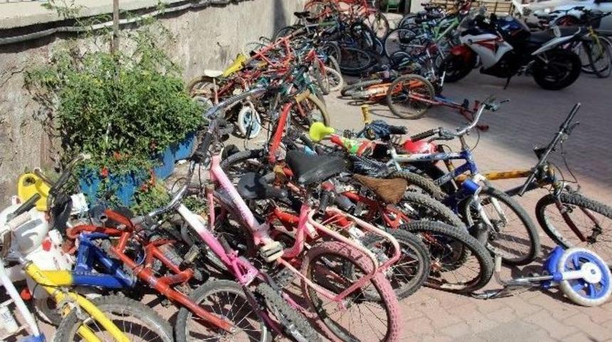 Polis &Ccedil;alıntı Bisikletleri Yakaladı