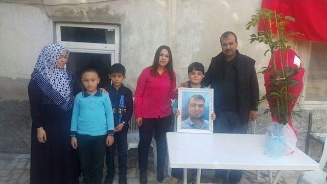 27 Ağustos İlkokulu &Ouml;ğrencilerinden Şehit Ailelerine Ziyaret 1