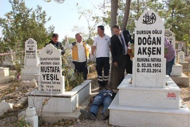 Uzman &Ccedil;avuş, Dedesinin Mezarının Başında Canına Kıydı 1