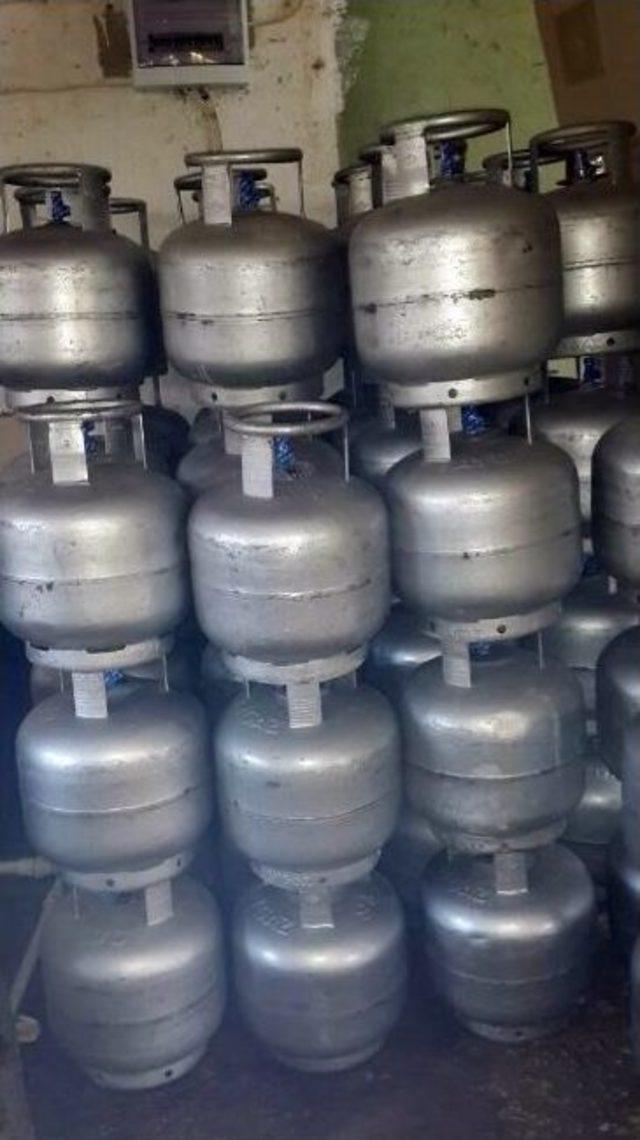 Başbakan&rsquo;ın İzmir Ziyareti &Ouml;ncesi Bir Kamyon T&uuml;p &Ccedil;alan Ş&uuml;pheliler Yakalandı 1