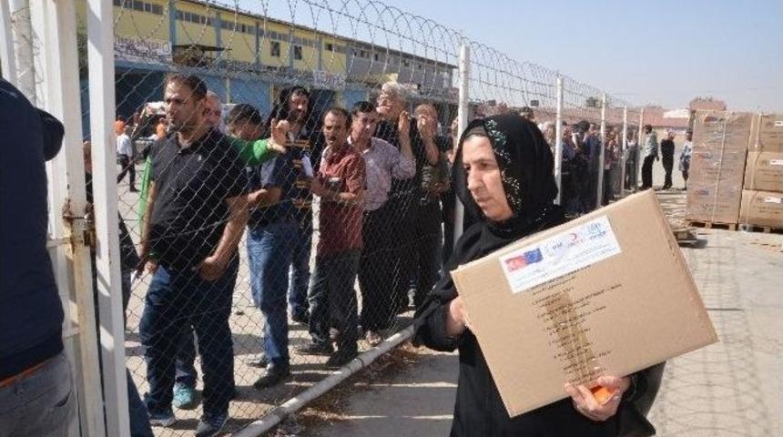 Suriyeli Sığınmacılara Hijyen Paketi Yardımı Yapıldı