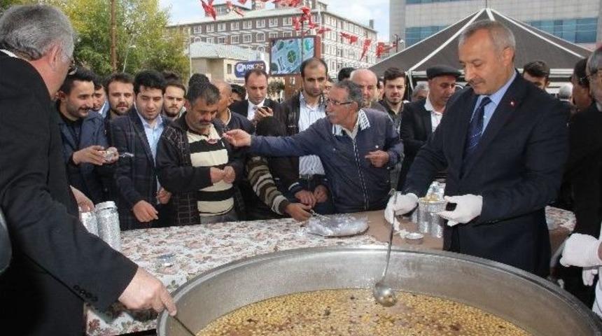 Erzurum&rsquo;da Erenler Alevi Ve Bektaşi Derneği&rsquo;nce Aşure Dağıtıldı