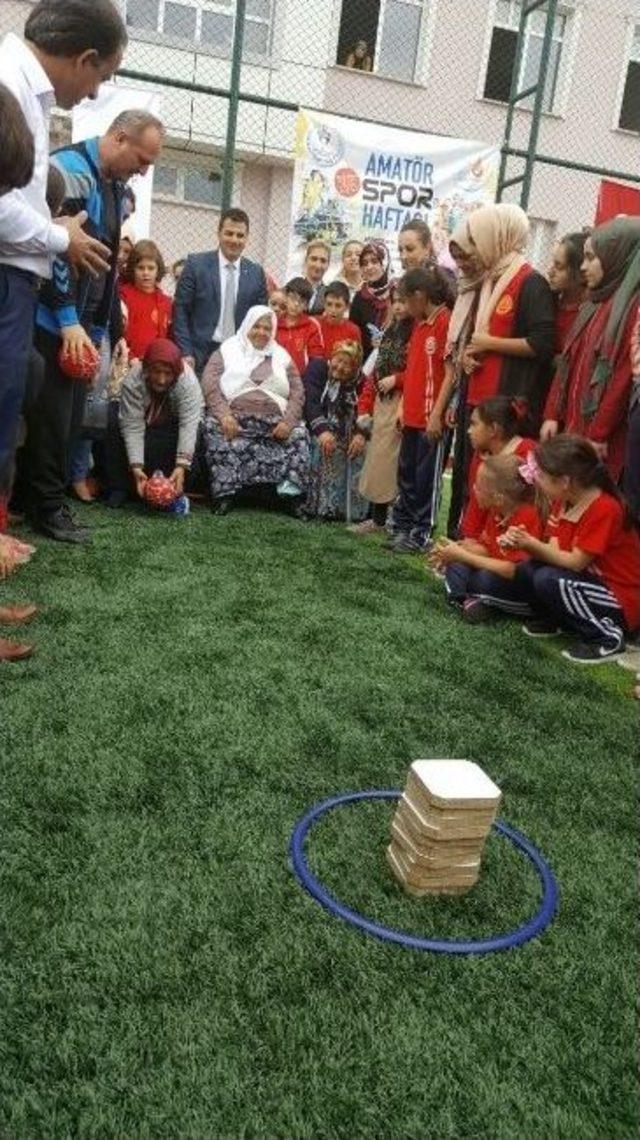 Yaşlılar Ve Protokol, Çocuklar İçin Bocce Maçı Yaptı