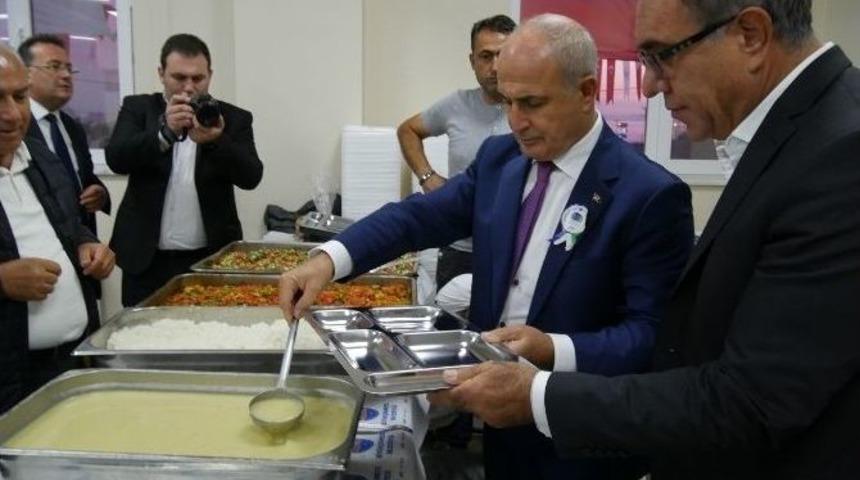 Başkan Akg&uuml;n, Muharrem Ayı&rsquo;nın Son Orucunu Vatandaşlarla A&ccedil;tı