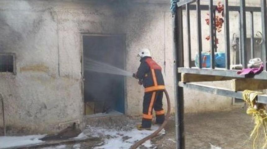 Yangın Nedeniyle Evdeki Eşyalar K&uuml;l Oldu