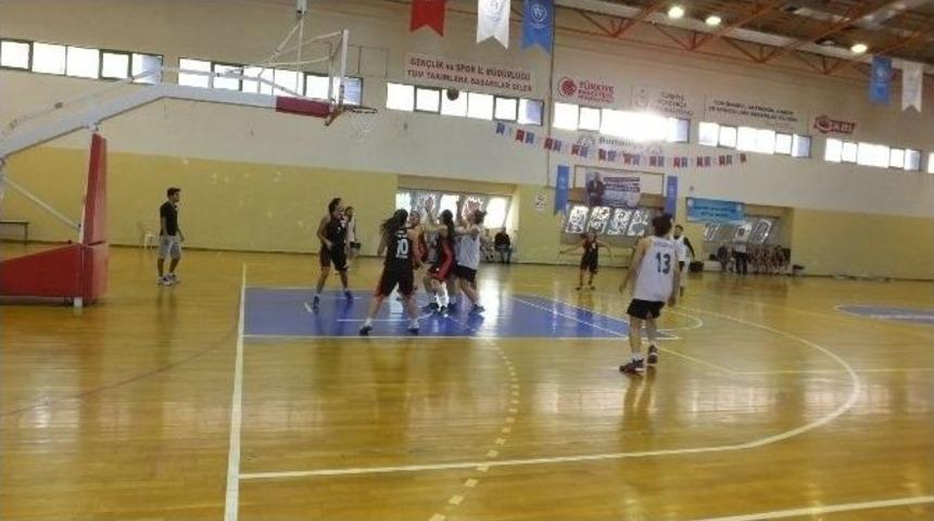 Burhaniye&rsquo;de Amat&ouml;r Spor Haftası Kutlanıyor