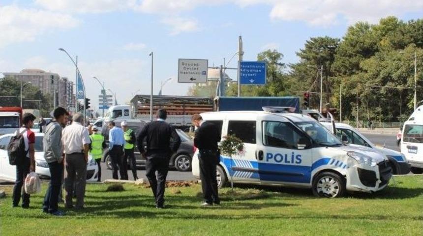 Bakan T&uuml;fenkci&rsquo;nin Konvoyunda Kaza