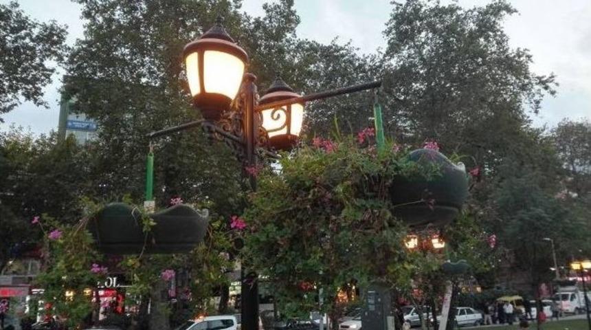 İzmit&rsquo;te Parklar Işıl Işıl Oluyor