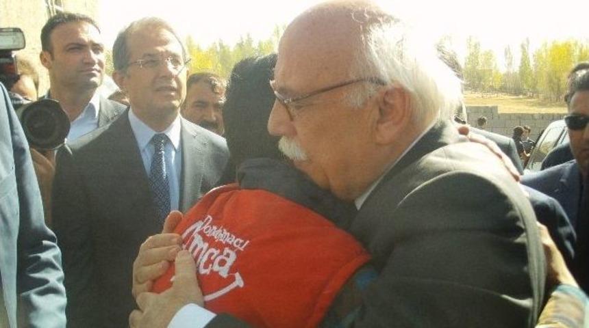 Bakan Avcı&rsquo;dan Pkk&rsquo;nın &Ouml;ld&uuml;rd&uuml;ğ&uuml; İl&ccedil;e Başkanı Muştu&rsquo;nun Ailesine Ziyaret