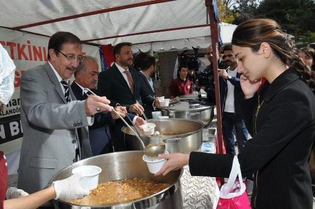 Paland&ouml;ken Belediyesi, Atat&uuml;rk &Uuml;niversitesine Aşure İkram Etti 1