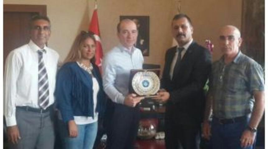 Pekar&rsquo;a, Yerel Hizmet-sen&rsquo;den Plaket