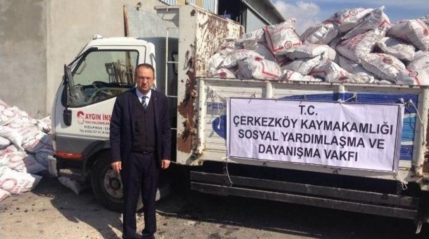 &Ccedil;erkezk&ouml;y&rsquo;de 500 Aileye Bin Ton K&ouml;m&uuml;r Yardımı