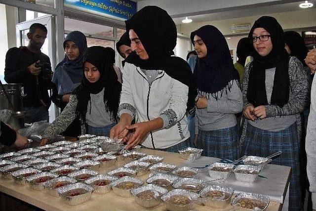 Bing&ouml;l&rsquo;de 700 &Ouml;ğrenciye Aşure Dağıtıldı 1