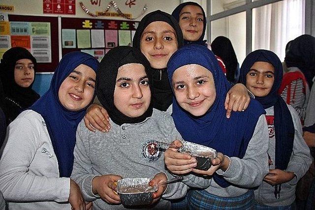 Bing&ouml;l&rsquo;de 700 &Ouml;ğrenciye Aşure Dağıtıldı 3