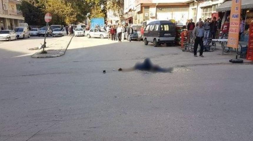 Başkent&rsquo;te Sokak Ortasında Silahlı Saldırı: 1 &Ouml;l&uuml;, 2 Yaralı