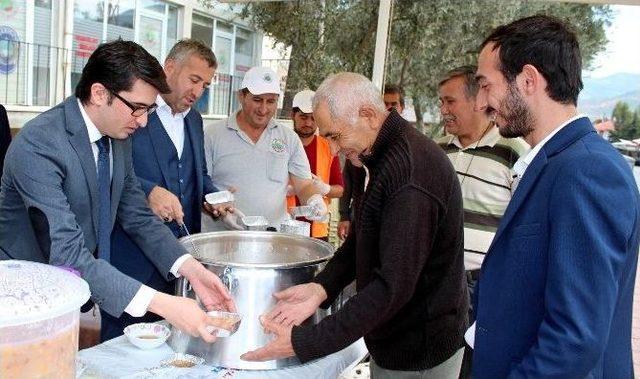 Sarıcakaya Belediyesi 3 Bin Kişilik Aşure Dağıttı