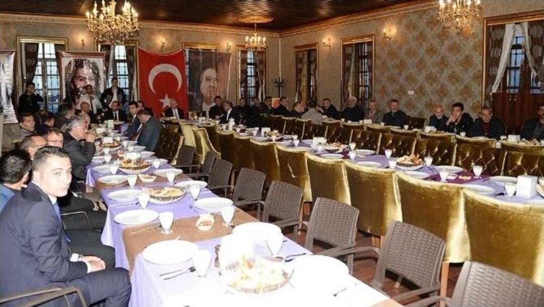 Vali Azizoğlu, M&uuml;celdili Konağında D&uuml;zenlenen Muharrem İftarına Katıldı