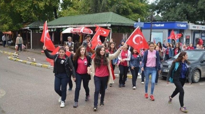 Liseli &Ouml;ğrencilerden Şehit Y&uuml;r&uuml;y&uuml;ş&uuml;