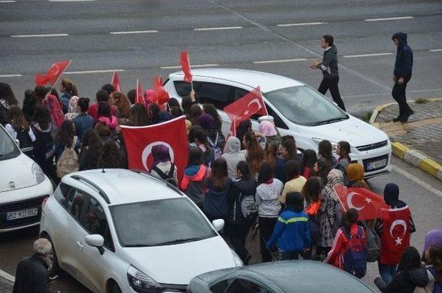 Liseli Öğrencilerden Şehit Yürüyüşü