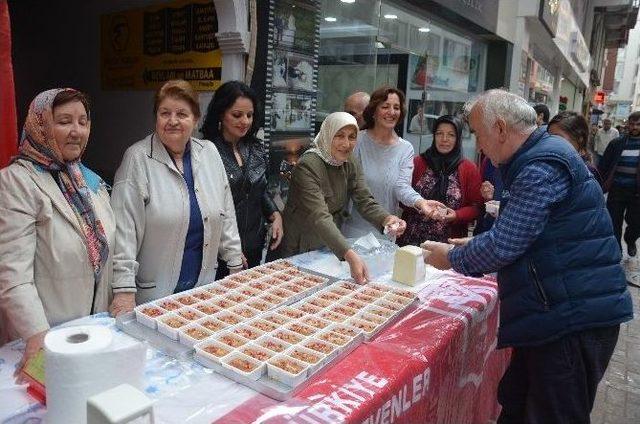 Fatsa’da Yardım Sevenler Aşure Dağıttı