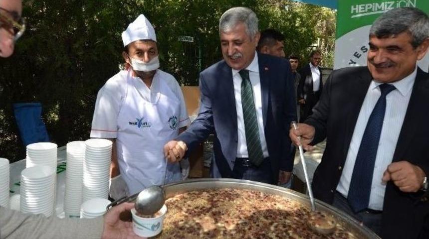 Yeşilyurt Belediyesi&rsquo;nden Cami Cemaatine Aşure İkramı