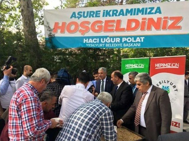 Yeşilyurt Belediyesi&rsquo;nden Cami Cemaatine Aşure İkramı 1