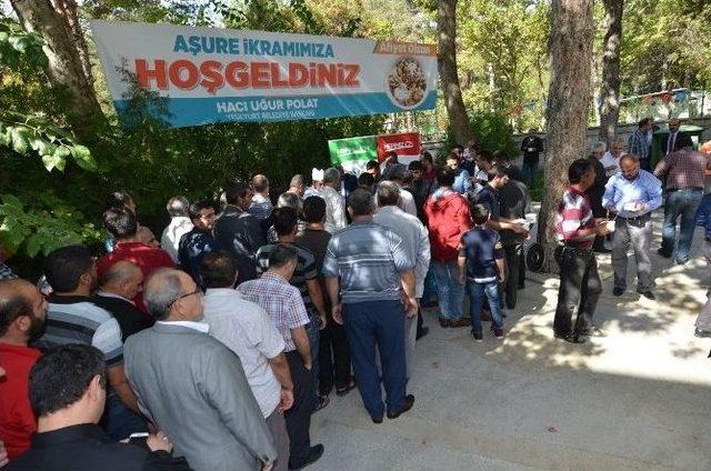 Yeşilyurt Belediyesi&rsquo;nden Cami Cemaatine Aşure İkramı 2