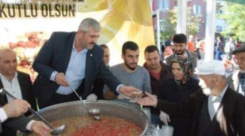 Ak Parti Uşak İl Teşkilatı Aşure Etkinliği D&uuml;zenledi