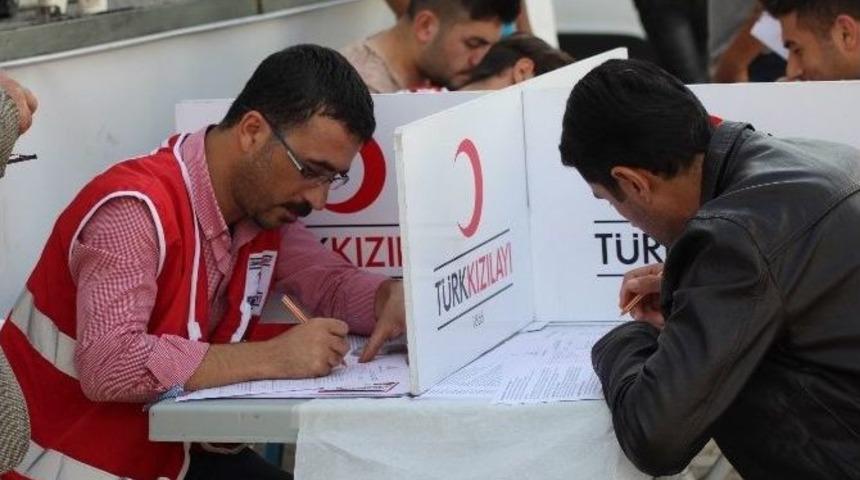 T&uuml;rk Kızılayı Kan Bağışı İ&ccedil;in &Ccedil;adır A&ccedil;tı