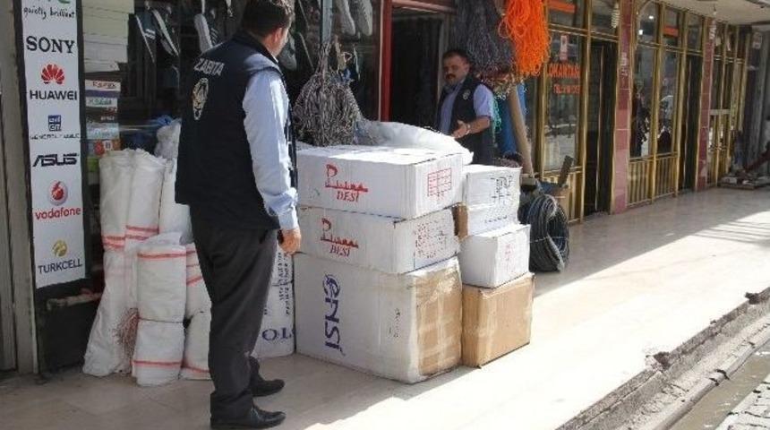 Silopi&rsquo;de Zabıtadan Kaldırım İşgali Uyarısı