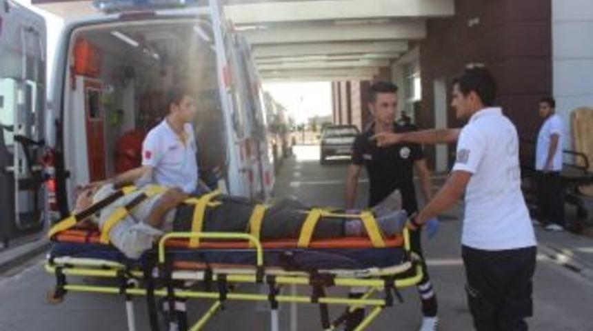 Motosiklet Yayaya &Ccedil;arpıp Ka&ccedil;tı: 1 Yaralı