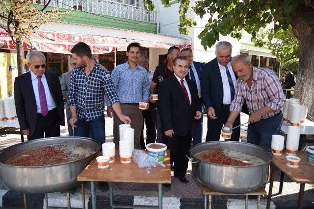 Cami Derneğinin Aşure Hayrına Yoğun Katılım