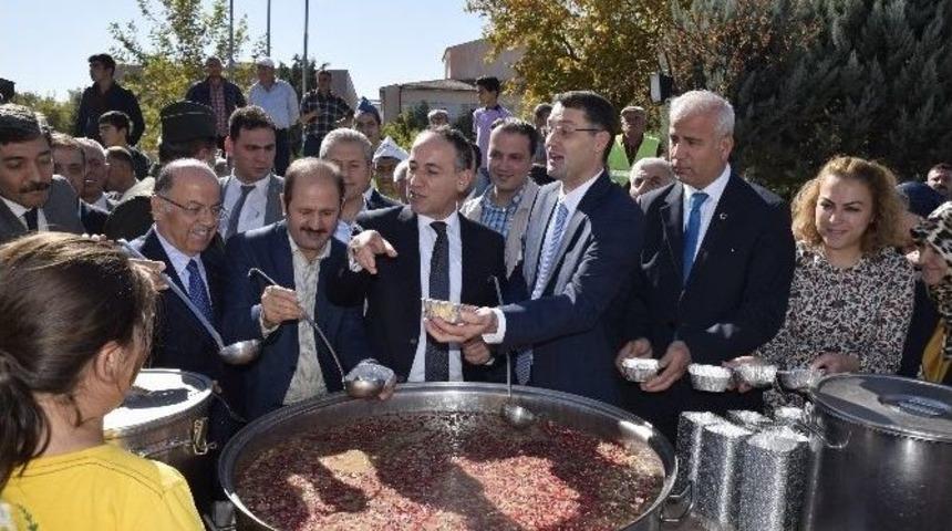 Kırıkkale Belediyesi&rsquo;nden Aşure İkramı