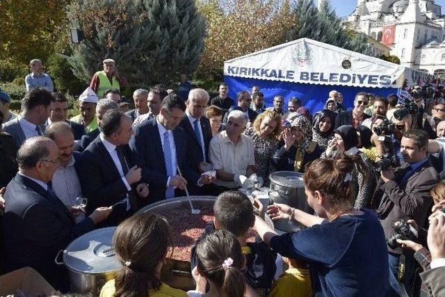 Kırıkkale Belediyesi’nden Aşure İkramı 1