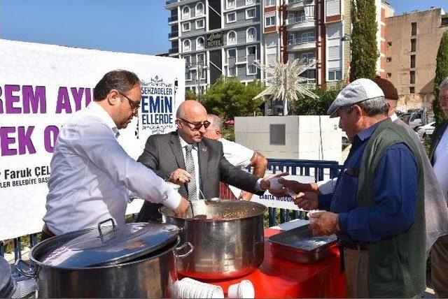 Şehzadeler’de Aşure İkramı Devam Ediyor