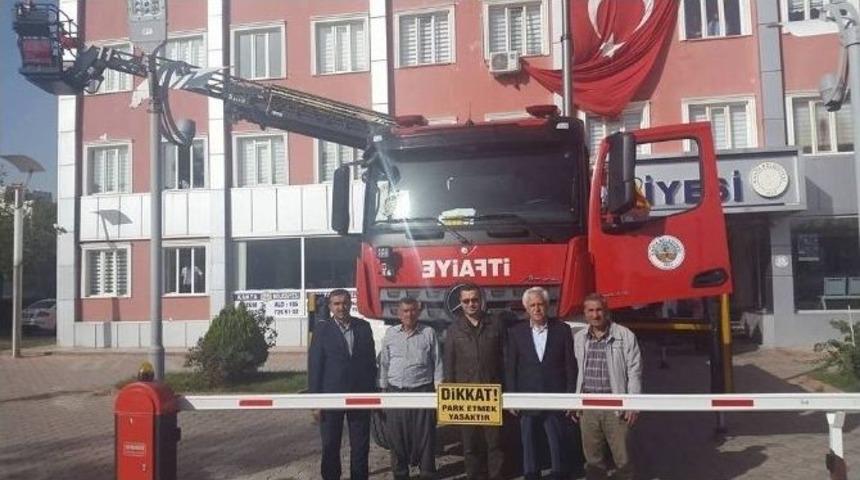 Kahta Belediyesi 2 İtfaiye Aracını Satın Aldı