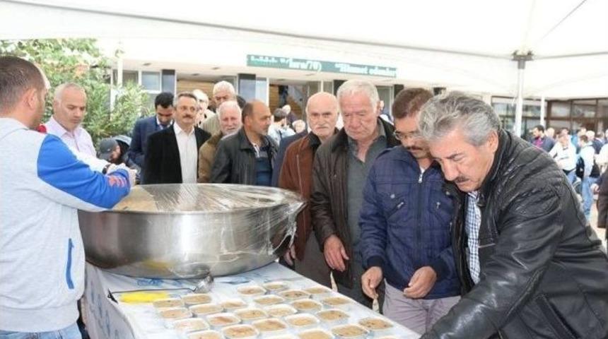Ak&ccedil;akoca Belediyesi Aşure İkramı