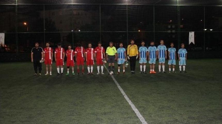 Boz&uuml;y&uuml;k&rsquo;te Fabrika &Ccedil;alışanlarının Turnuvası Sona Erdi