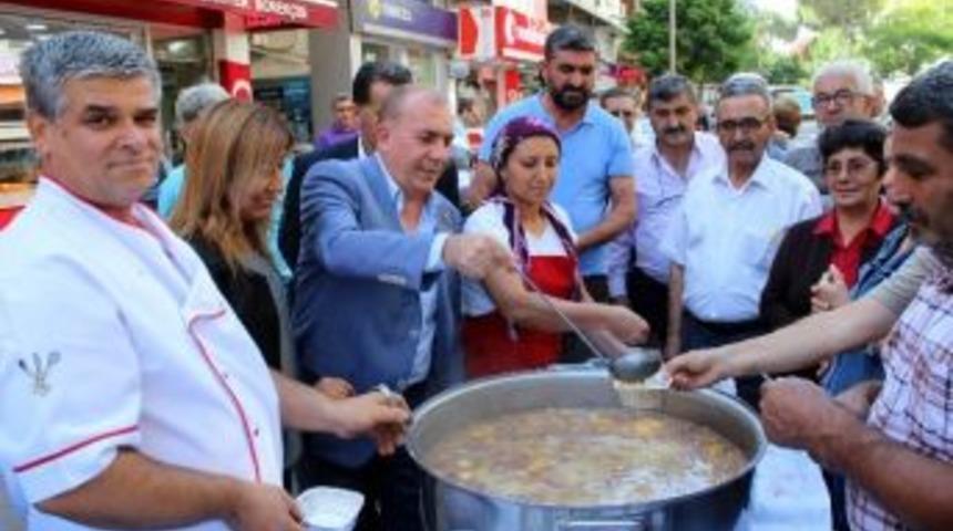 Chp&rsquo;li Meclis &Uuml;yesinden Salihli&rsquo;de 2 Bin Kişilik Aşure Hayrı