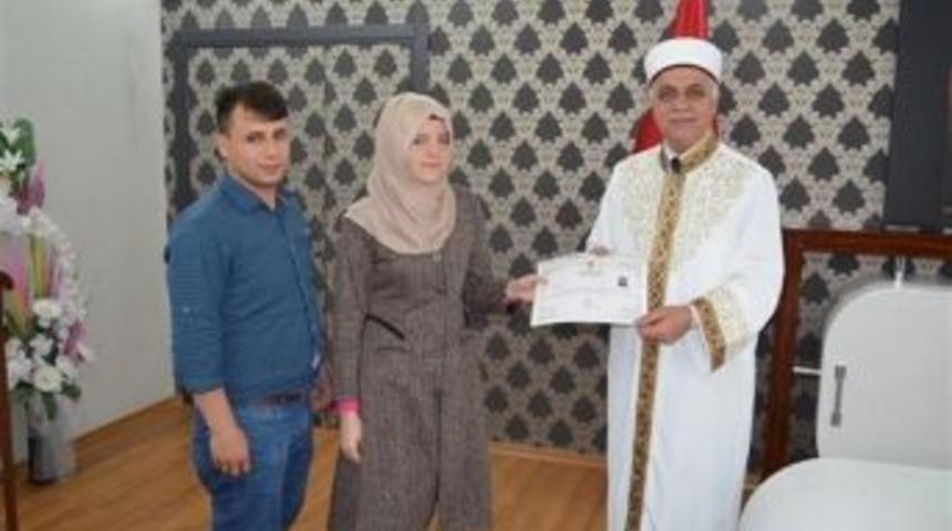 Yunanistanlı Gen&ccedil; Kız Malatya&rsquo;da M&uuml;sl&uuml;man Oldu