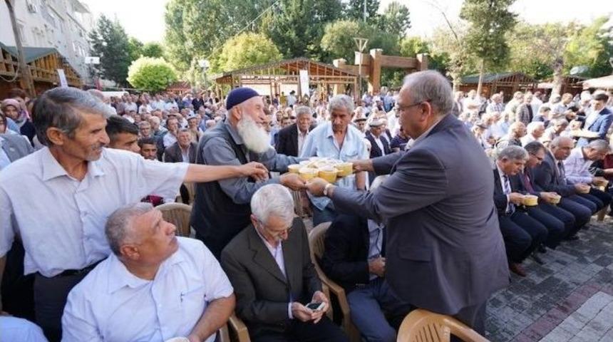 Adıyaman Belediyesinden 5 Bin Kişiye Aşure Dağıtıldı