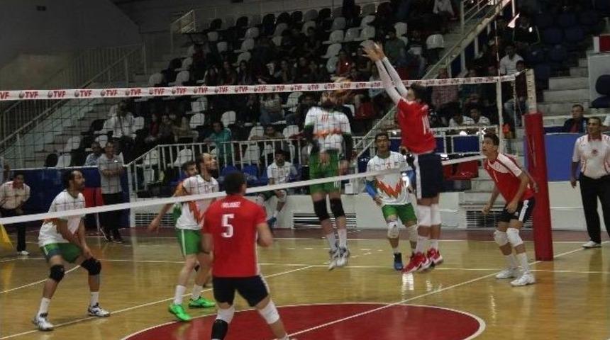 B&uuml;y&uuml;kşehir Voleybol Takımı Sezona Galibiyetle Başladı