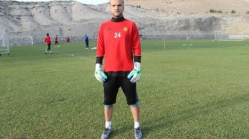 Yeni Malatyaspor&rsquo;da Kaleci Hakan&rsquo;dan Camiaya Mesaj