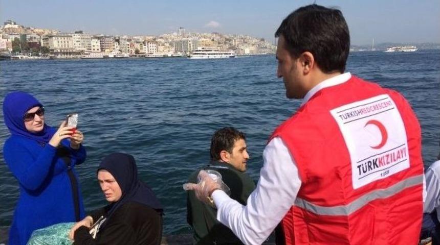 T&uuml;rk Kızılayı İstanbul Şubesi, 10 Bin Kişilik Aşure İkram Etti