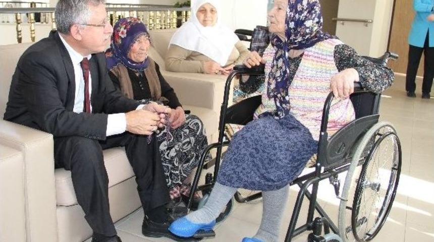 Yozgat Belediye Başkanı Kazım Arslan, Huzurevinde Yaşlıları Ziyaret Etti