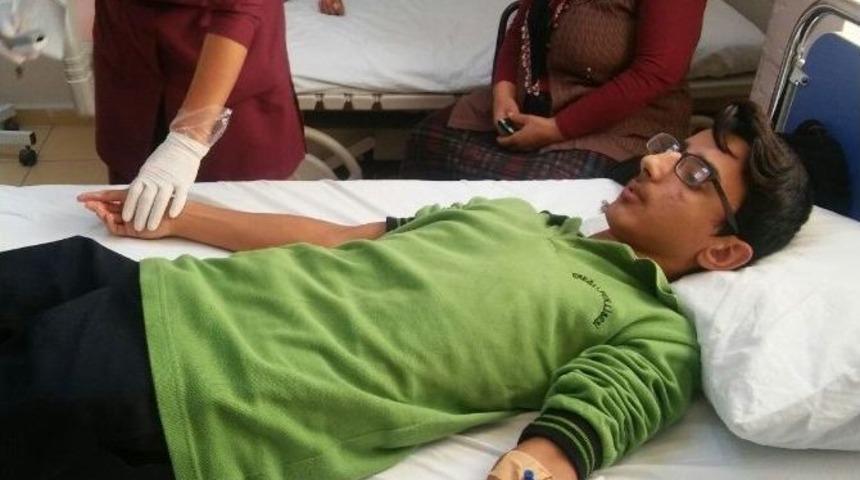 &Ouml;ğrenciler Yedikleri Yemekten Zehirlendi