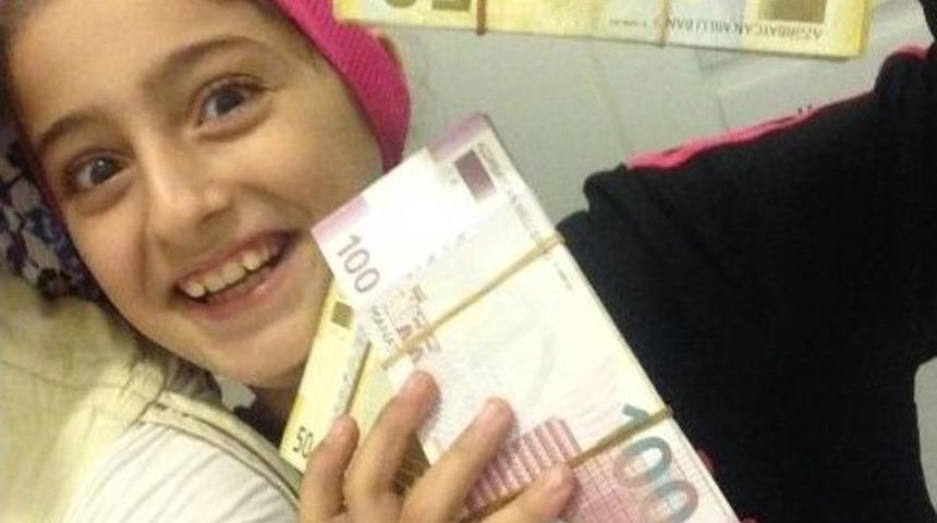 Yolda Bulduğu Parayı Sahibinin Bulunması &Uuml;midiyle Polis Merkezine Teslim Etti.